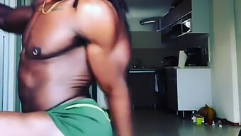 Latina De Tetas Naturales Grandes De Un Hombre Negro Twerkea