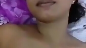 Gadis India Amatur Merakam Video Buatan Sendiri.